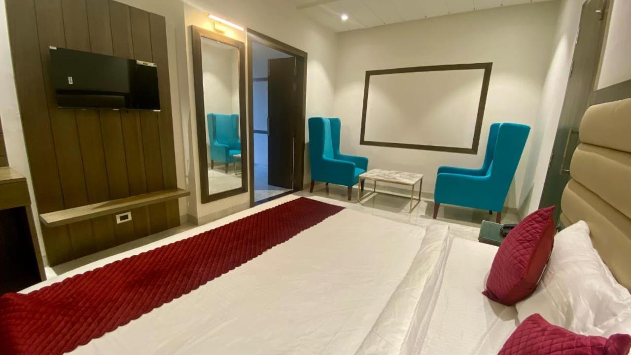 Luxe Resorts - Centrally Heated Air Conditioned Hotel In The Heart Of カソーリ エクステリア 写真