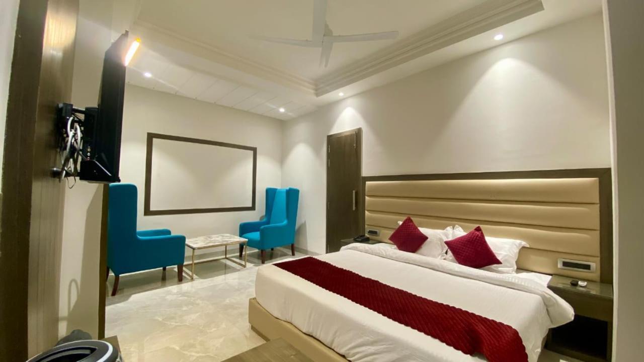 Luxe Resorts - Centrally Heated Air Conditioned Hotel In The Heart Of カソーリ エクステリア 写真