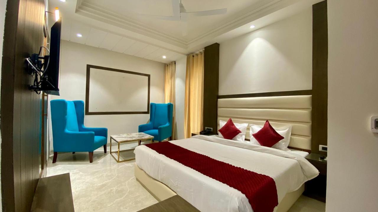Luxe Resorts - Centrally Heated Air Conditioned Hotel In The Heart Of カソーリ エクステリア 写真