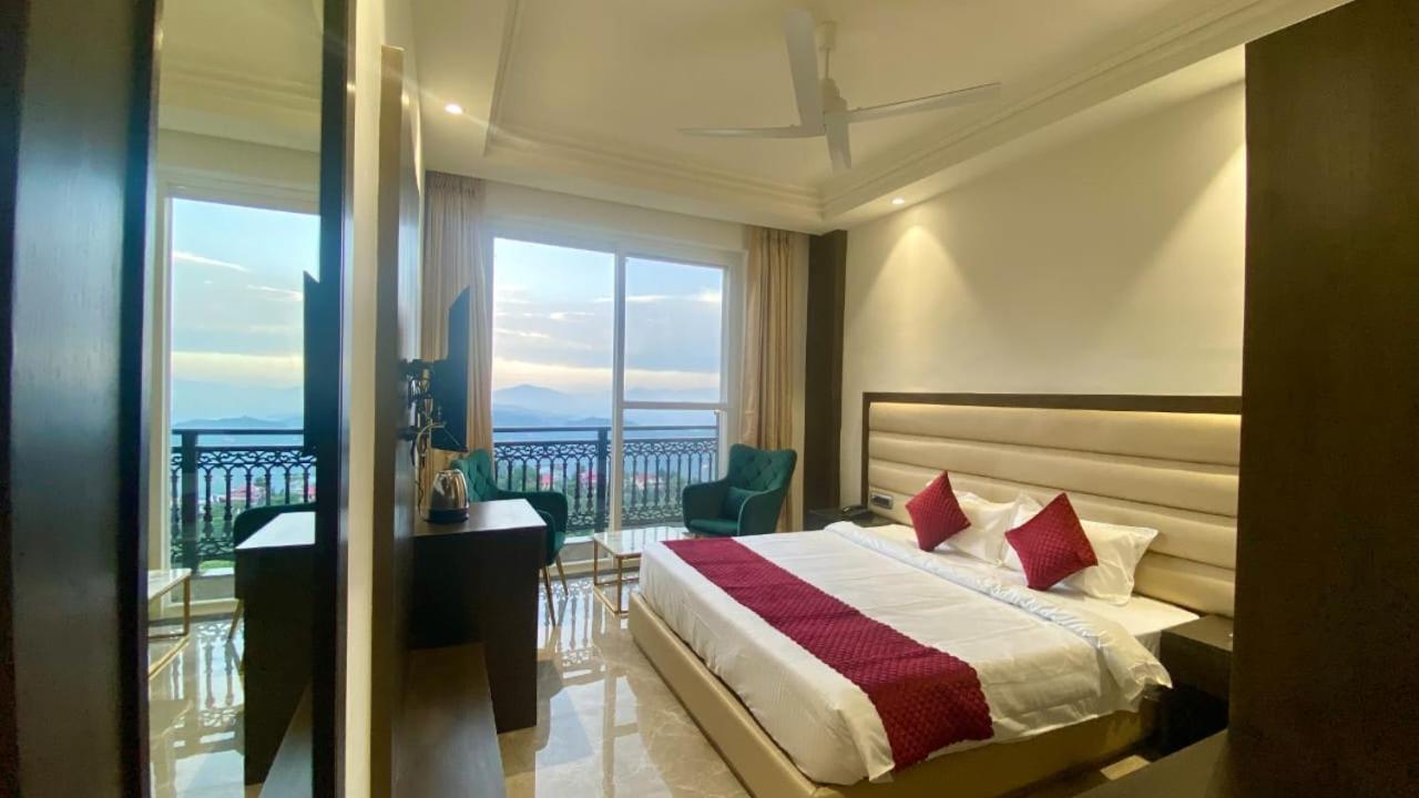 Luxe Resorts - Centrally Heated Air Conditioned Hotel In The Heart Of カソーリ エクステリア 写真