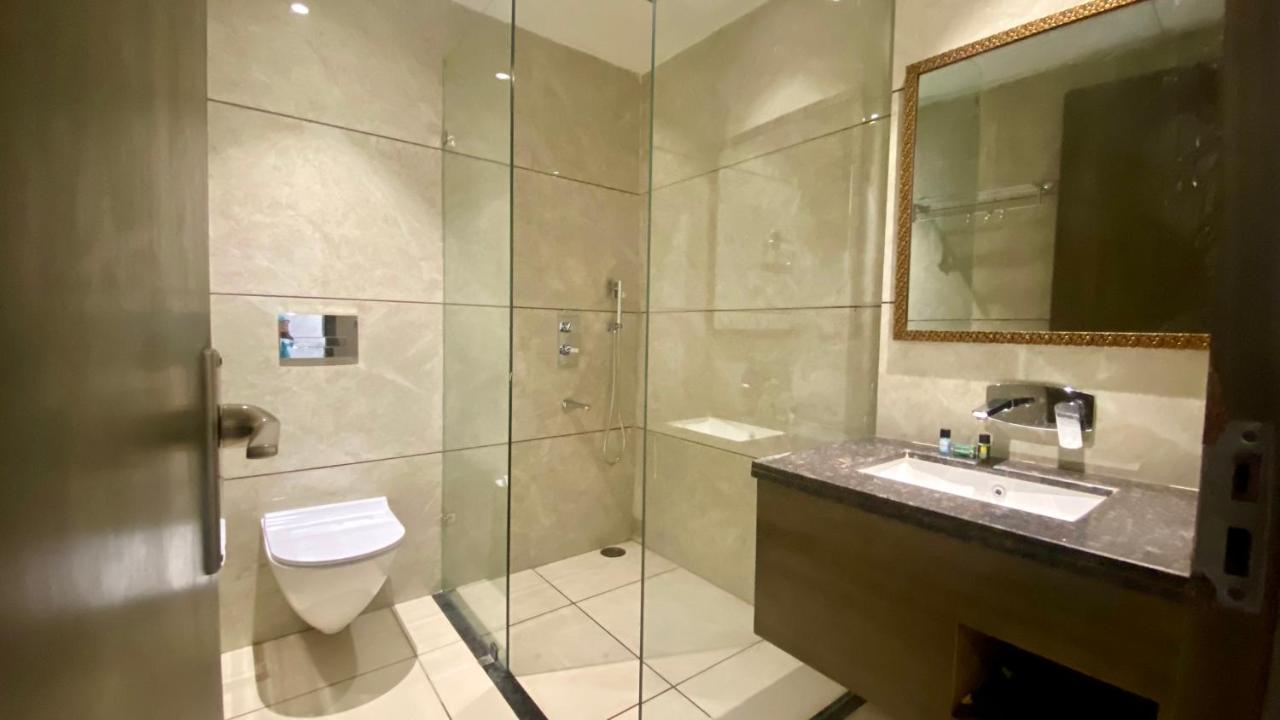 Luxe Resorts - Centrally Heated Air Conditioned Hotel In The Heart Of カソーリ エクステリア 写真
