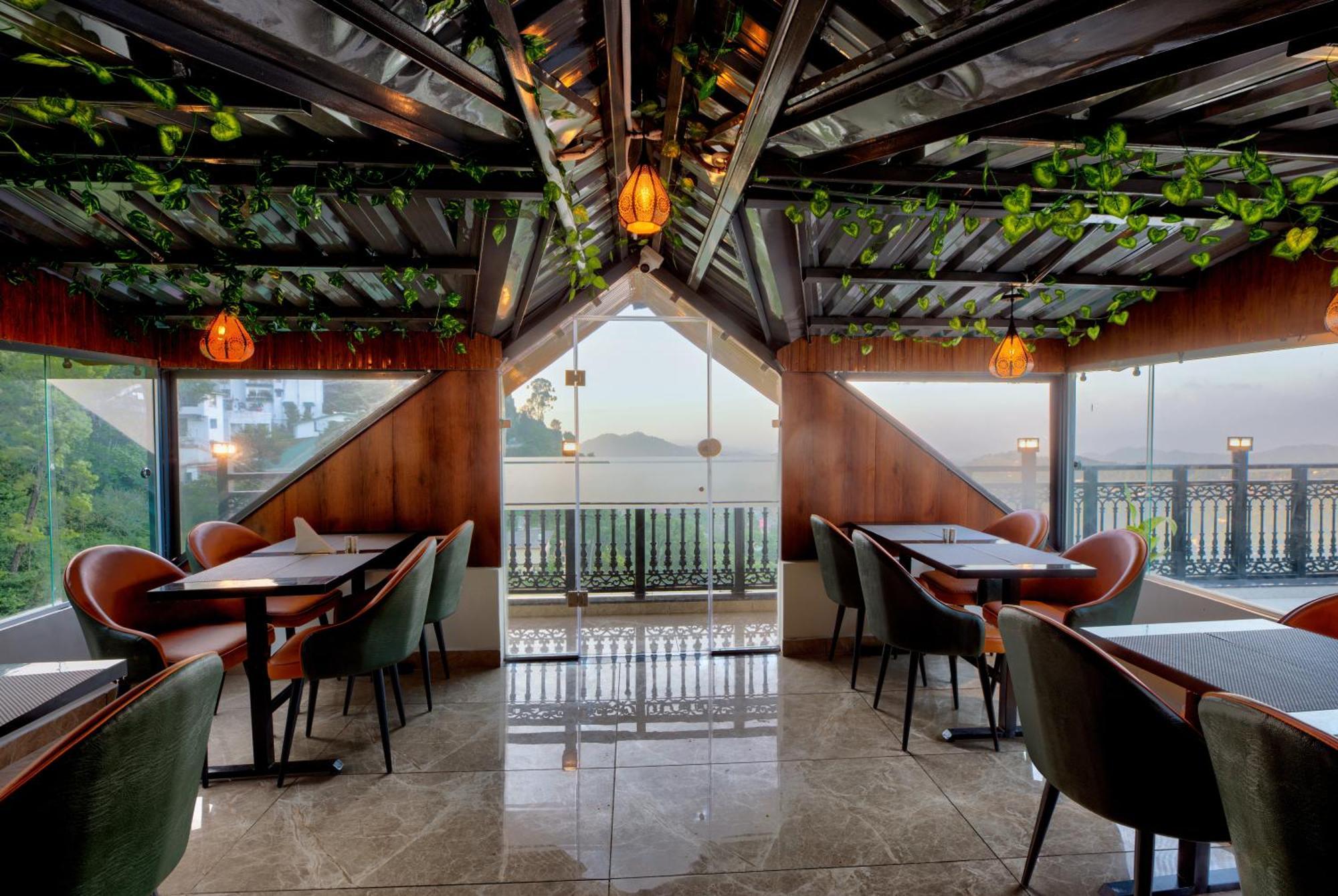 Luxe Resorts - Centrally Heated Air Conditioned Hotel In The Heart Of カソーリ エクステリア 写真