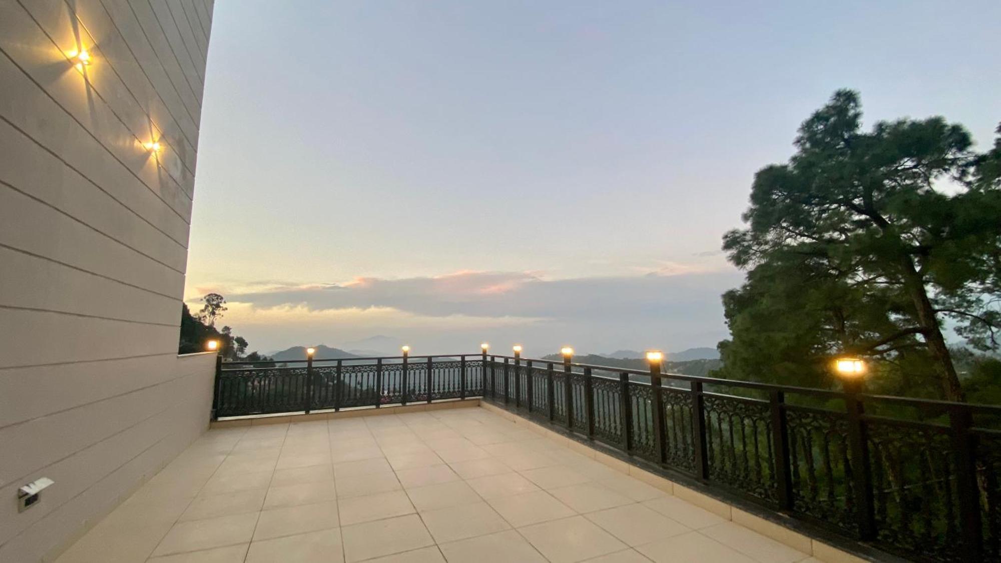 Luxe Resorts - Centrally Heated Air Conditioned Hotel In The Heart Of カソーリ エクステリア 写真