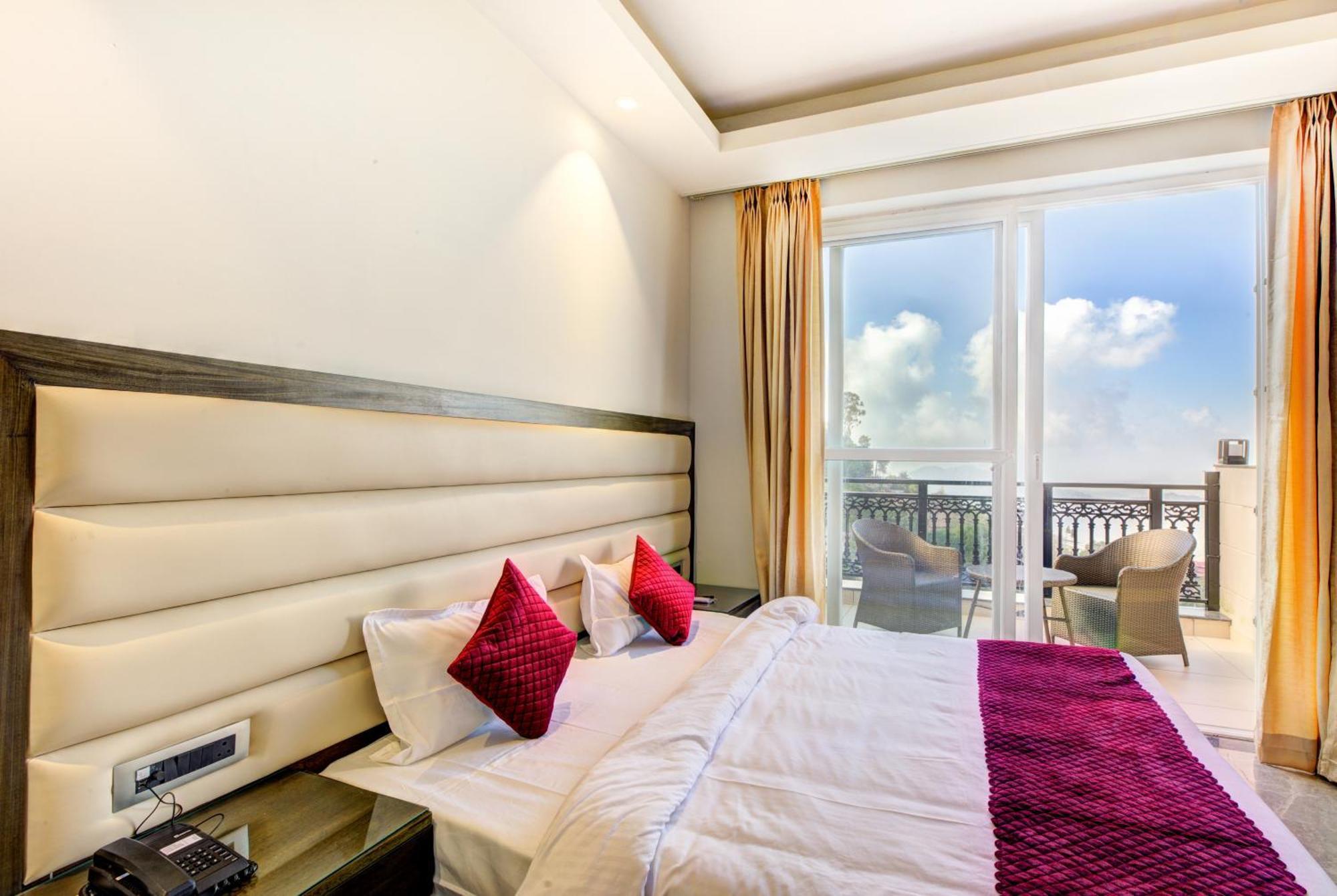 Luxe Resorts - Centrally Heated Air Conditioned Hotel In The Heart Of カソーリ エクステリア 写真