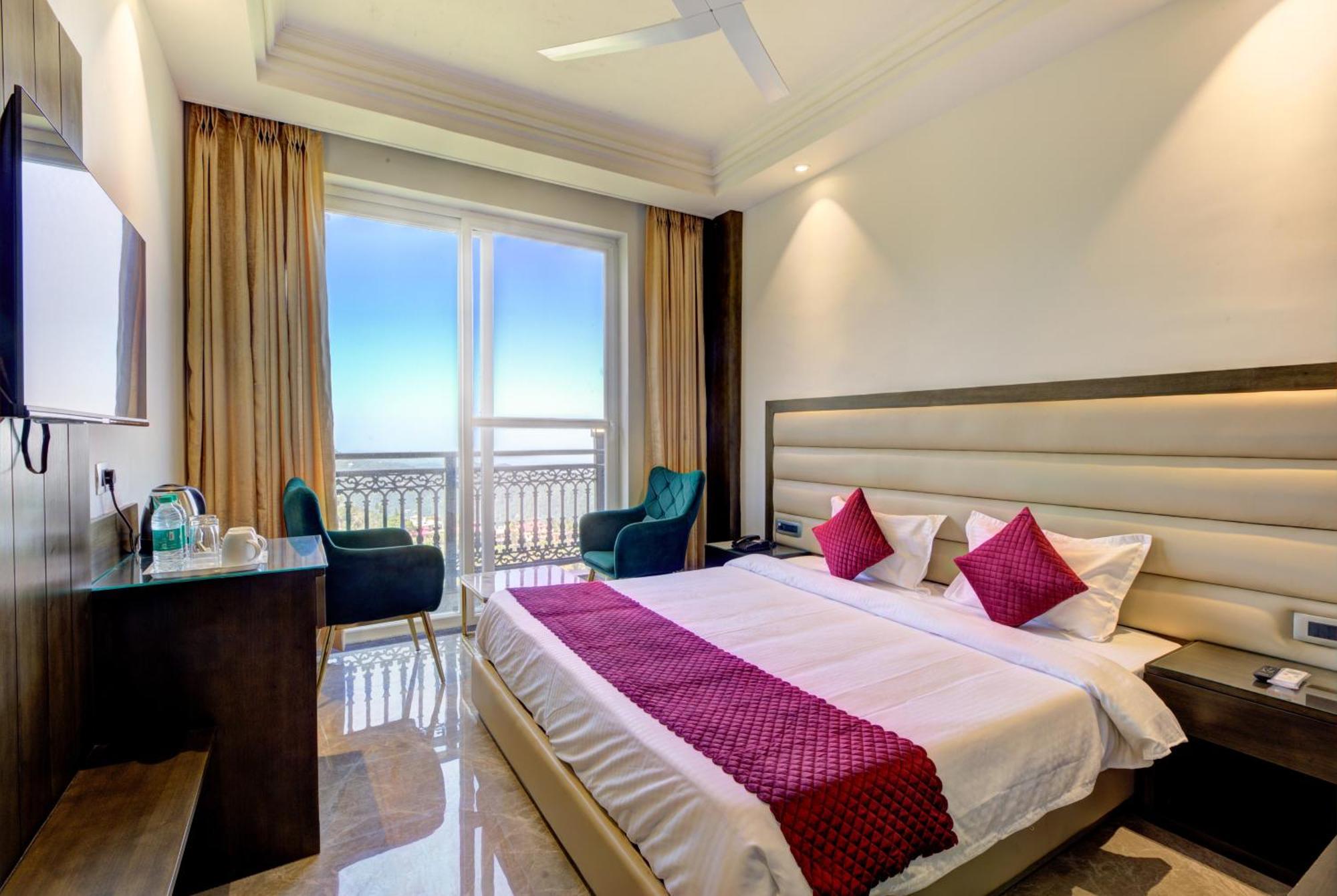 Luxe Resorts - Centrally Heated Air Conditioned Hotel In The Heart Of カソーリ エクステリア 写真