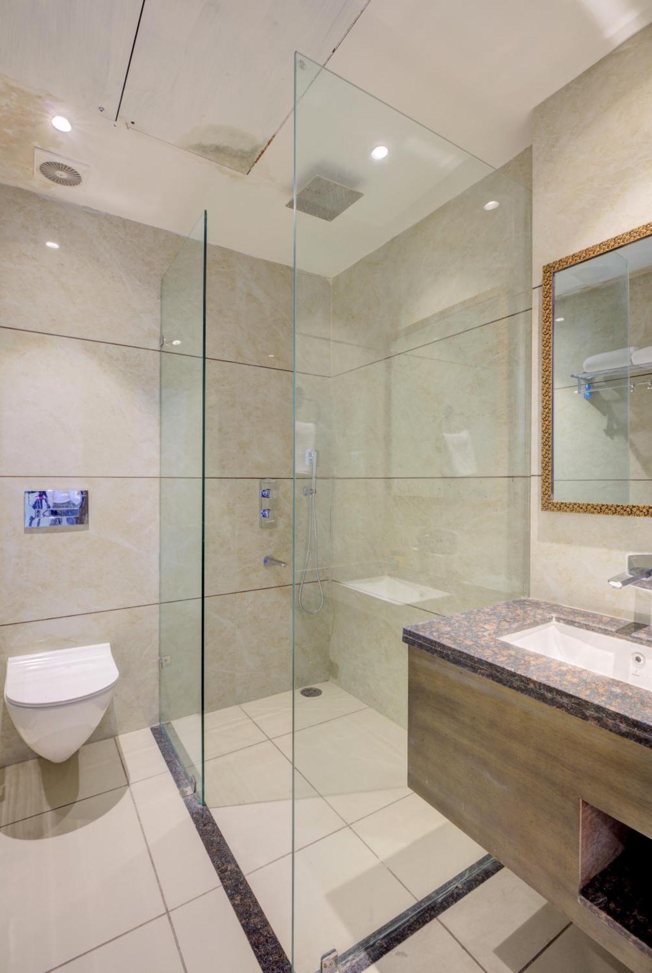 Luxe Resorts - Centrally Heated Air Conditioned Hotel In The Heart Of カソーリ エクステリア 写真