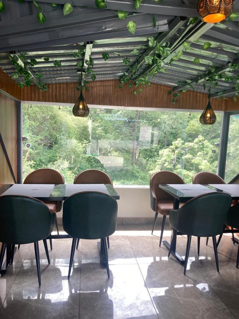 Luxe Resorts - Centrally Heated Air Conditioned Hotel In The Heart Of カソーリ エクステリア 写真