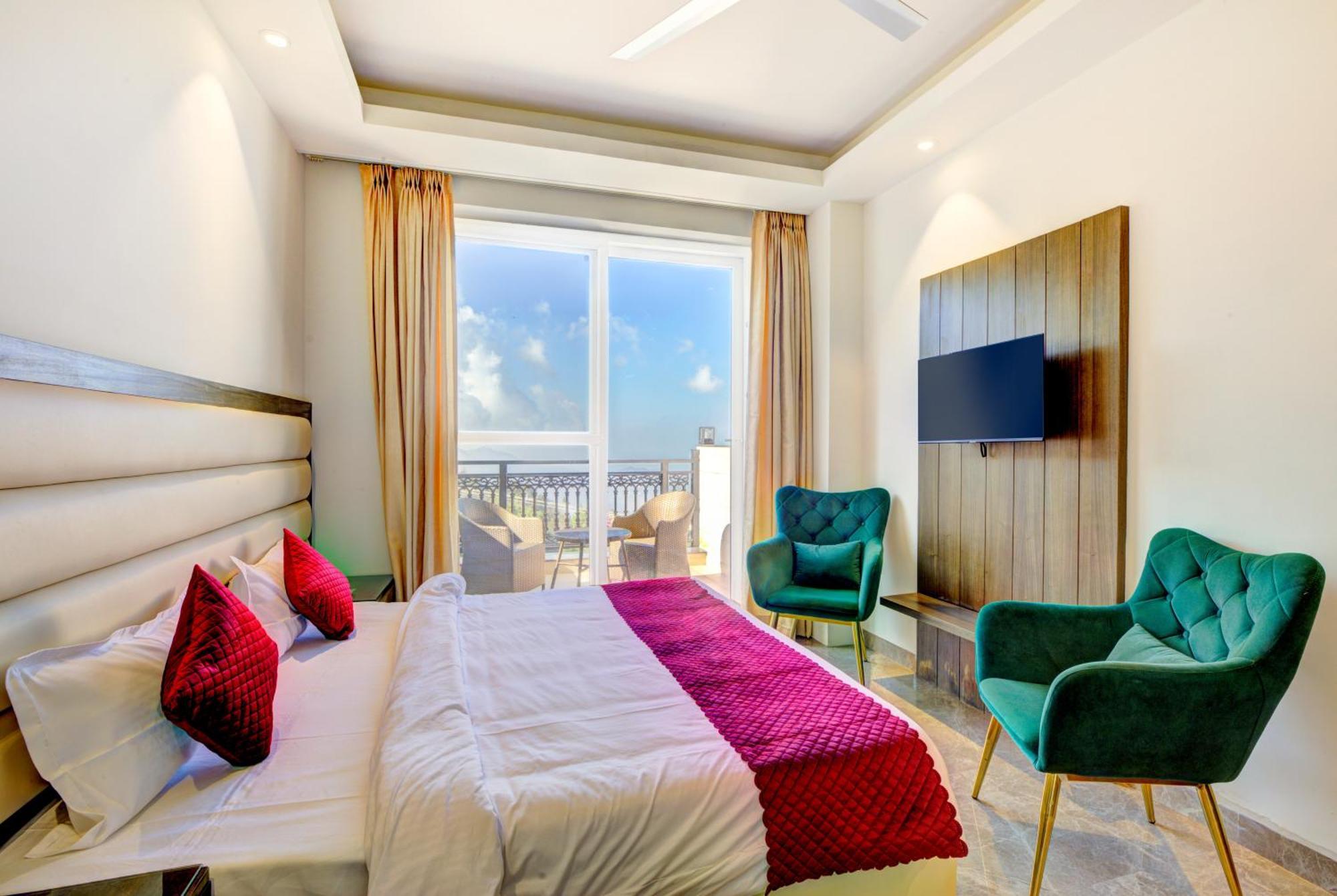 Luxe Resorts - Centrally Heated Air Conditioned Hotel In The Heart Of カソーリ エクステリア 写真