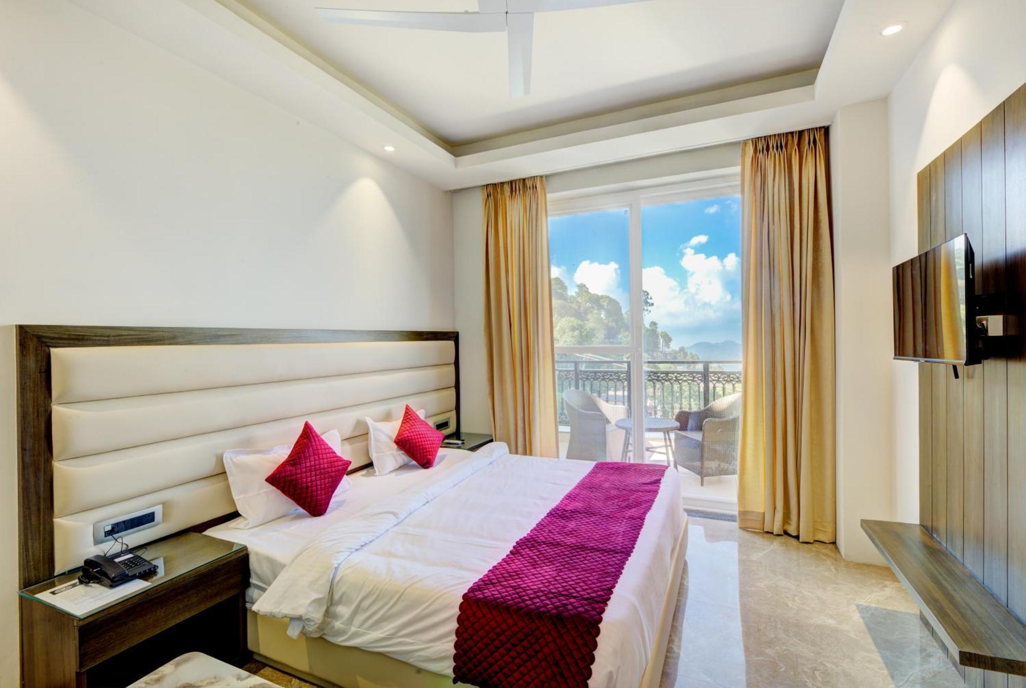 Luxe Resorts - Centrally Heated Air Conditioned Hotel In The Heart Of カソーリ エクステリア 写真